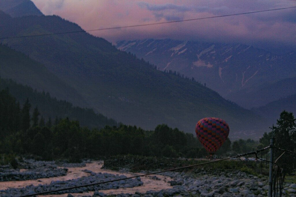 A view of Beas River and Hot Air Balloon in Manali, Himachal Pradesh