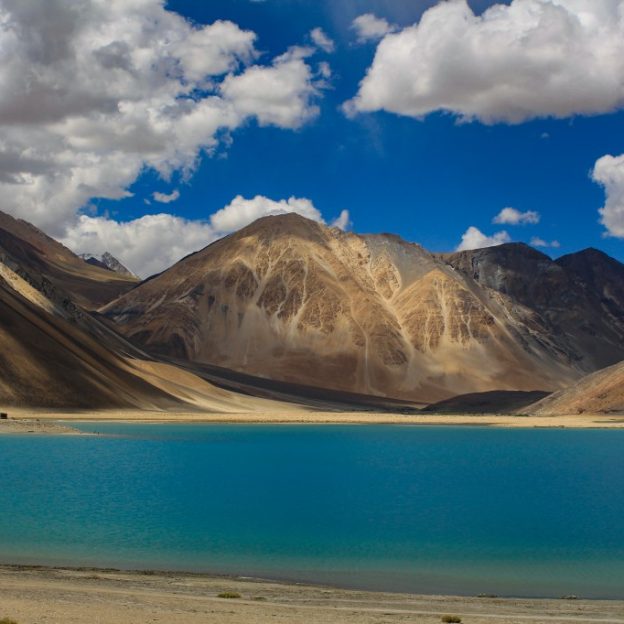 Scenic Pangong Tso Lake, Ladakh - Peaceful places in India