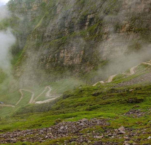 Steep route to the Hemkund Sahib